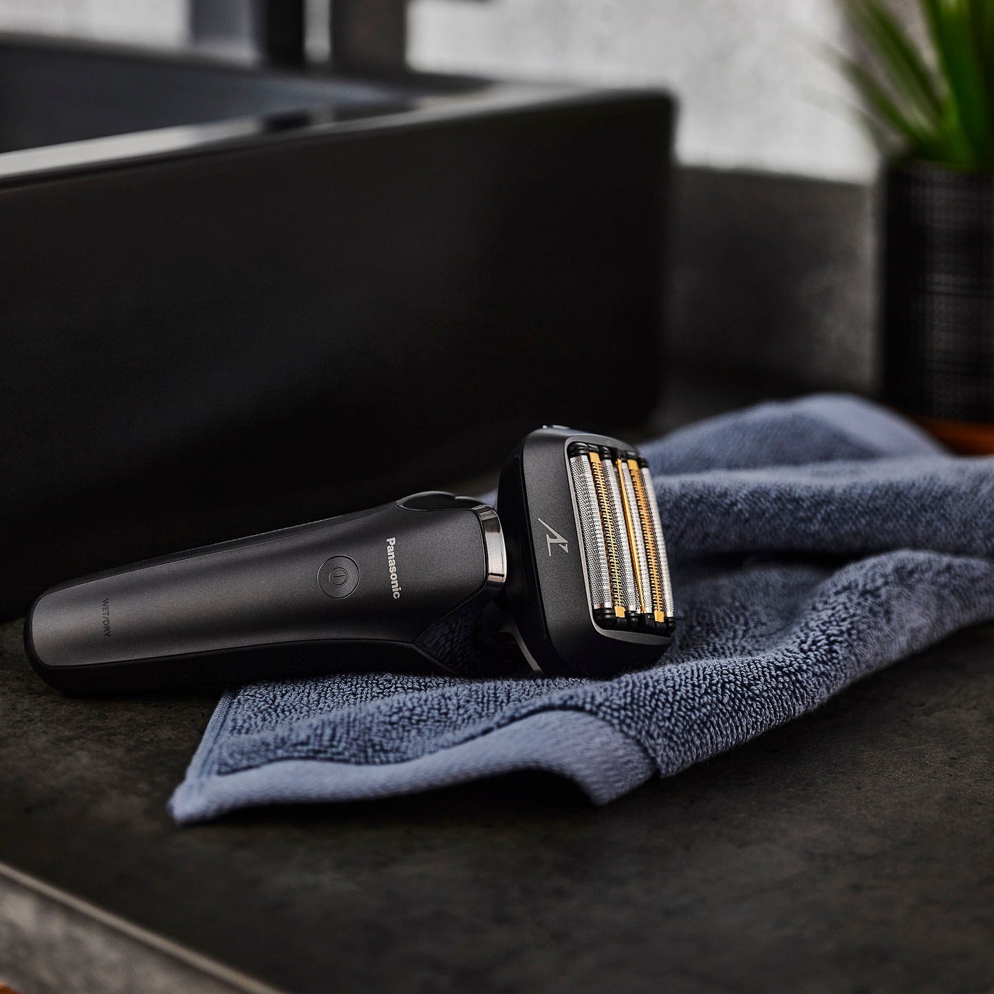 ARC6 Luxury 6-Blade Men's Electric Shaver